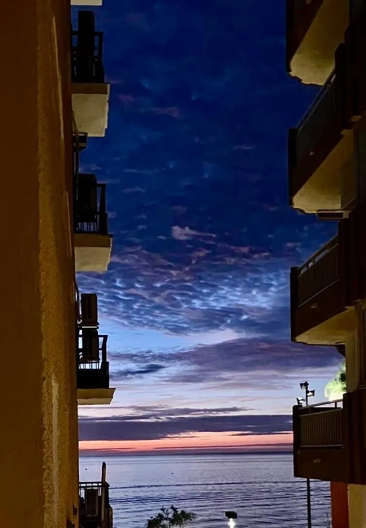 Primera Linea De Playa Y Centrico Fuengirola Apartment